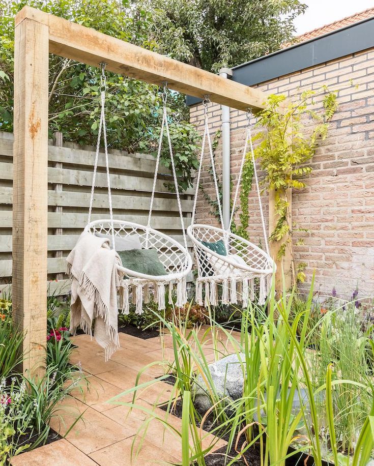 Western Gardening Ideas 3 Explore Western-themed garden inspiration with rustic planters, native flora, and desert landscaping ideas