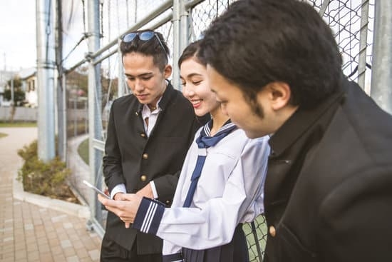 Explore creative jungle gardens ideas for your backyard oasis with exotic plants and vibrant colors